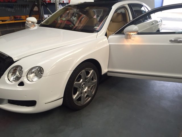Bentley Flying Spur: White Gloss Wrap